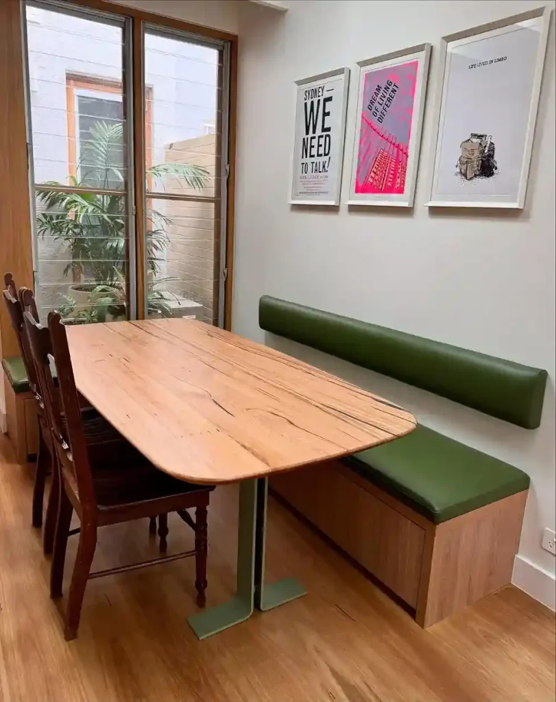 banquette table
