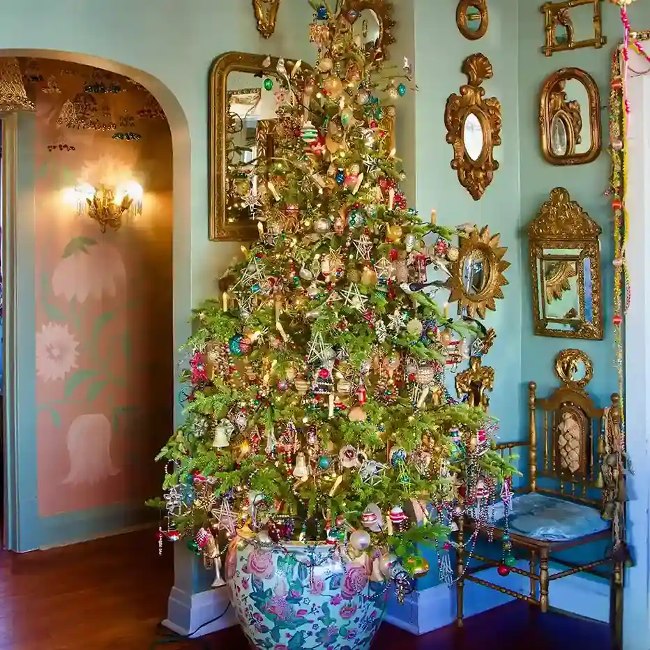Essential Elements of a Vintage Christmas Tree