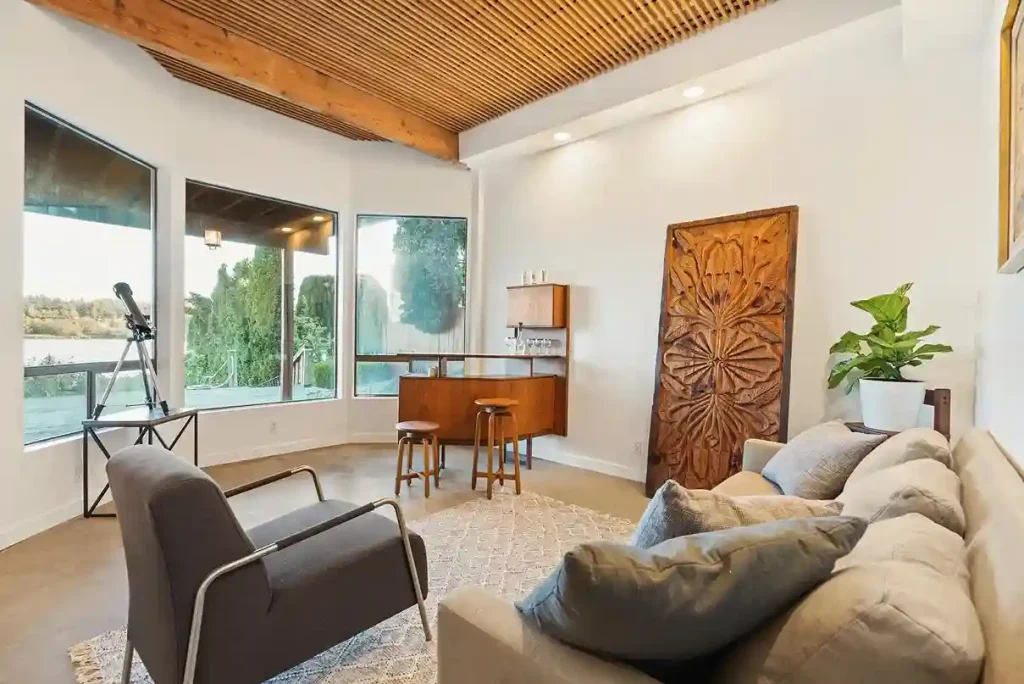 Slats Paired with Exposed Beams