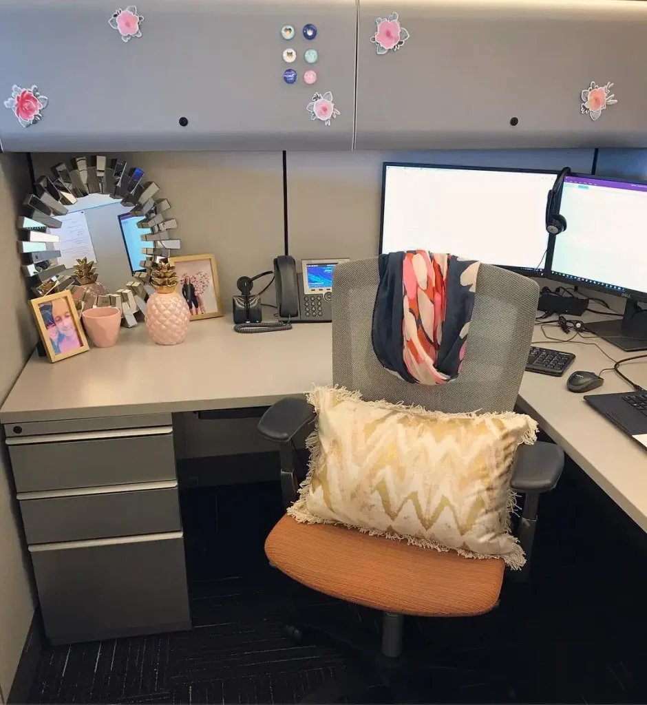 cubicle office Creative Studio Vibe