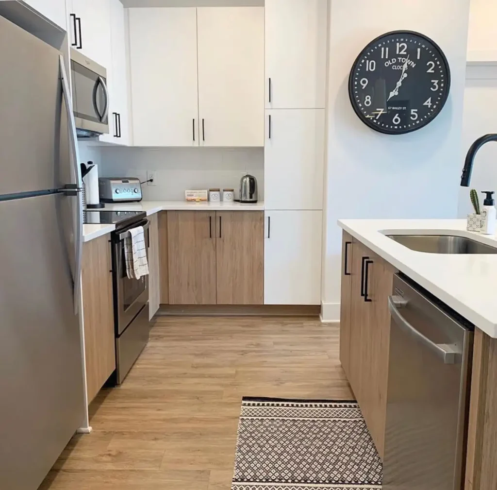 Two-Tone Cabinet Design